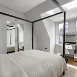 Modern Spacious 2 Bedroom Flat Near Richmond Park