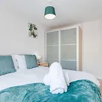 Canadawater-2Bedroom-1Bathroom-Wifi-Free Parking