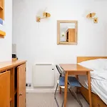 Compact Apartment In Central London