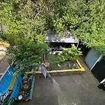Whitechapel Rooms R2