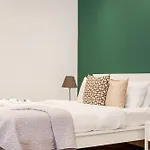 Beautifully Refurbished Studio, Central Location
