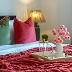 5 Star - Stylish 2 Bed Home In London -Excel, City Airport