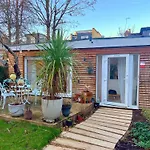 Beautiful Garden View Apartment London