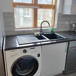 Luxury Two Bedroom Apartment In Bayswater