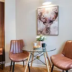 Elegant Apartment In Chelsea