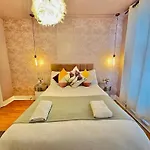 Three Bedroom Apartment Near Central London