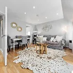 3 Bedroom Flat In Mayfair London Hy4