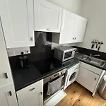 Two Bed Apartment By Livestay Short Lets & Serviced Accommodation London Near Oxford Circus