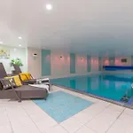 24Hr Concierge, Gym, Pool, Museum, Shopping Centre