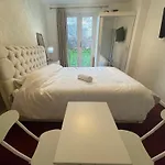 Room With Kitchen In Central London