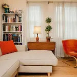 Bright 2 Bedroom Flat In Central London
