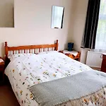 Spacious West London 2 Bedroom Apartment