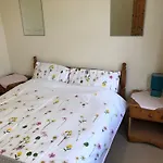 Spacious West London 2 Bedroom Apartment