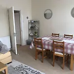 Spacious West London 2 Bedroom Apartment