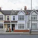 Wimbledon 2 Bed Tennis & Travel
