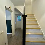 Luxe Short Stays - Sleeps 6 - Putney - Roehampton - Free Parking