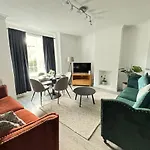 Luxe Short Stays - Sleeps 6 - Putney - Roehampton - Free Parking