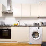Cozy 2-Bed Garden Flat, Wembley