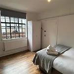Ustay Fulham