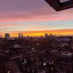 Bright 2-Bedroom In Soho High-Rise With Skyline Views