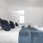 Two Modern 2 Bed Apartments In Central Camden