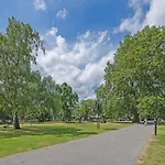 Bright And Spacious 2 Bedroom Flat With Ensuite Bathrooms In London Se5