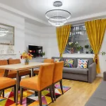 Hyde Park Arty Apartment