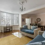 Kensington Spacious Apartment