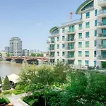 2 Bedroom Flat In Vauxhall