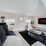 Trendy London Hideaway Apartment