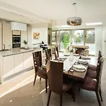 Luxury Pool House With Free Parking - Unico Residences