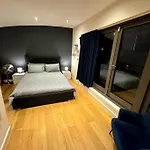 Paddington Station 2 Bedroom House