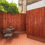 3 Bedroom Apartment With Private Terrace In Pimlico, Westminster, Victoria
