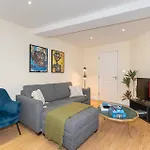 3 Bedroom Apartment With Private Terrace In Pimlico, Westminster, Victoria