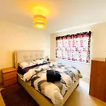 2 Bed Luxury Flat Nxt To Station