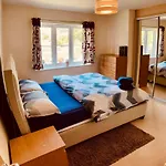 2 Bed Luxury Flat Nxt To Station