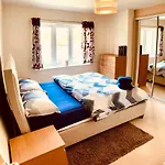 2 Bed Luxury Flat Nxt To Station
