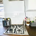 Quiet Beautiful 4 Person Camden Flat W Kitchen