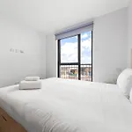Spacious Double Bed In Lewisham Well Connected