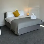 Ustay Fulham