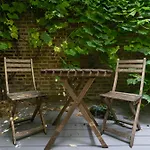 Gorgeous 2Bed House In New Road