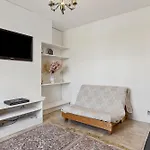 Spacious 3 Bedroom Apartment Near London Top Attractions