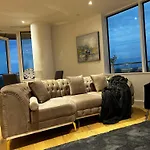 Luxury Sea View Two Bed Penthouse In Battersea