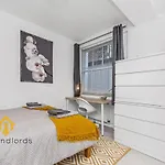 Fantastic 4 Bedroom Apartment In Russell Square
