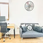 Luxury Apartment Near Canning Town- Free Parking