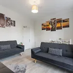Cozy City Retreat With 4 Bedrooms For Up To 10 Guests