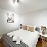Stylish Camden Apartment B2