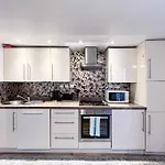 Stylish Camden Apartment B2