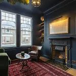 Upscale 2 Bedroom Clapham Common
