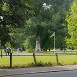 Upscale 2 Bedroom Clapham Common
